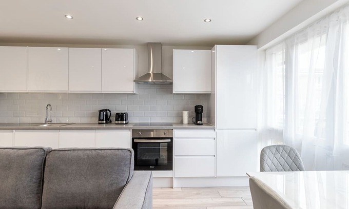 Brownswood Apartment | Finsbury Park Retreat: Modern Comfort