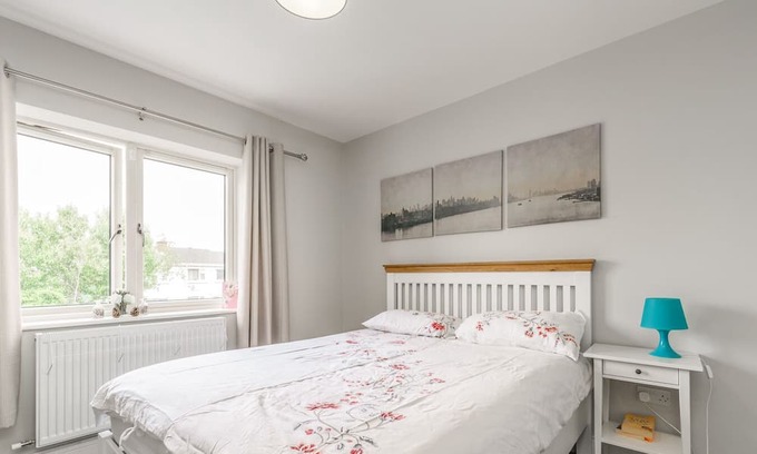 Dublin Apartment | 5-bed Dream Home By Sea & City with free parking