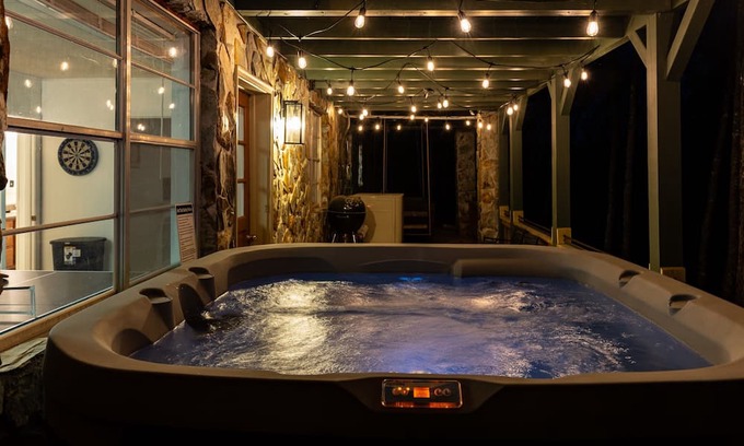Cherry Log Cabin | Mountain Retreat/ River views/5 bdrm/Hot Tub/Games