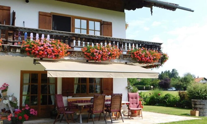 Reichersbeuern Apartment | Farm country holiday at Broslhof