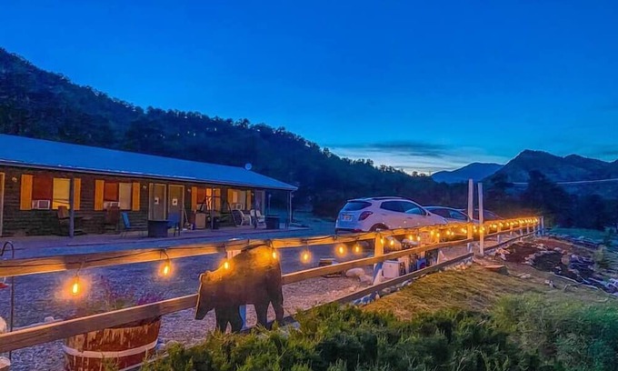 Howard House | Black Bear Lodge 4 Su