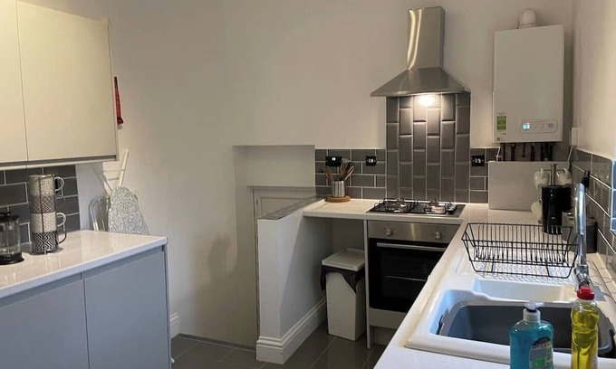 Gateshead Apartment | Saltwell Rd - 4 Bdrm 5 beds Great for contractors