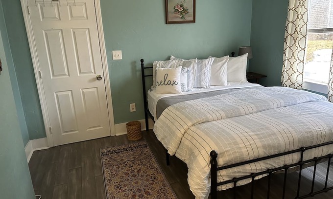 Ellsworth Apartment | The central retreat apartment. Pet-friendly