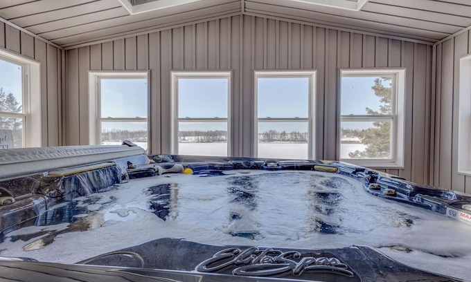Prince County Cottage | Cozy Riverview Getaway: 3BR, Hot Tub, pets welcome!