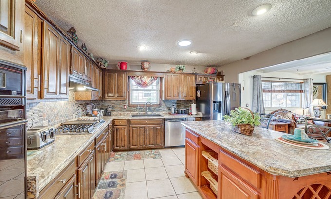 Tulsa House | Tulsa Home w/Outdoor Patio & Grill!