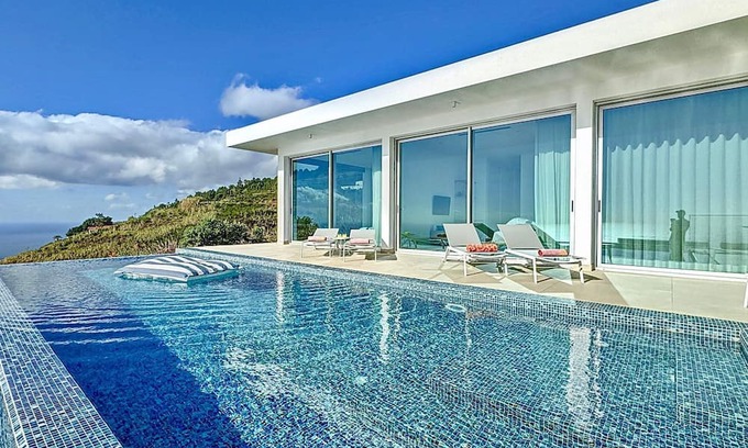 Prazeres House | Villa OceanAIR by Lovelystay