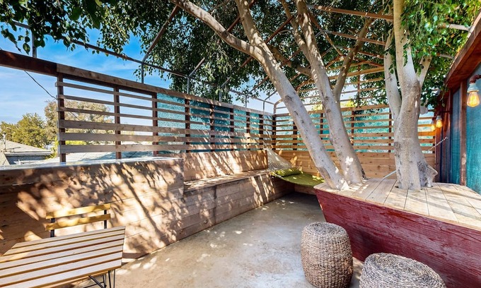 Park Mesa Heights House | Tranquil Escape in Baldwin Hills: Sauna, Fire Pit, and Rooftop Terrace