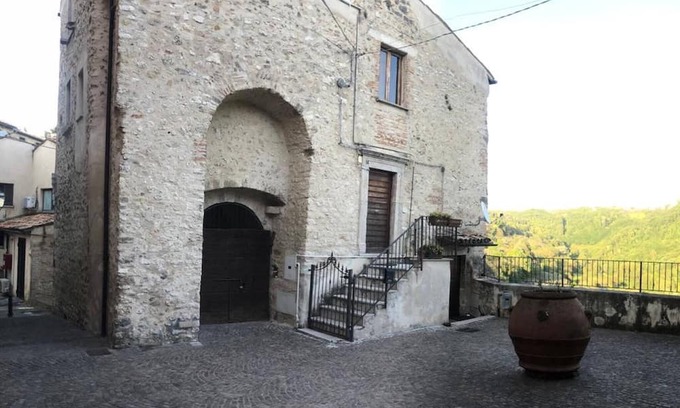 Poggio San Lorenzo Apartment | The 'castelletto' Holiday House.