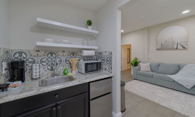 Englewood Park House | Comfortable 1 bedroom home