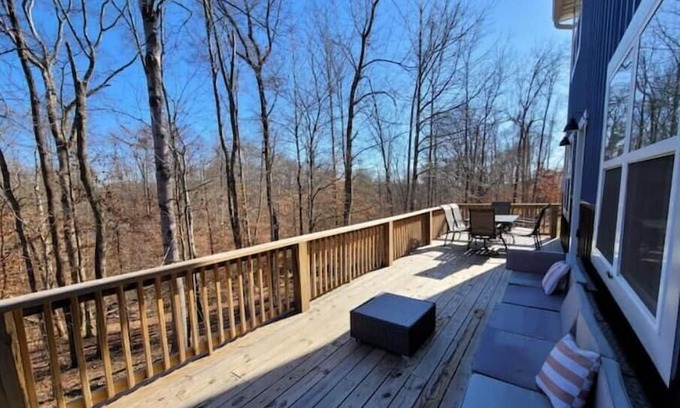 Russell Springs House | Lake Cumberland Marina Area