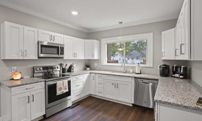 Sans Souci House | 4BR Bungalow by Swamp Rabbit: Pets and Playground