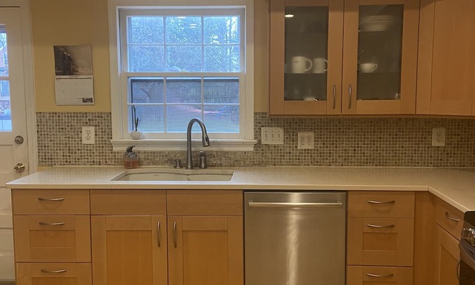 Falls Church House | Easy Metro to DC from this SFH inside the Beltway in Falls Church City, VA