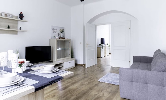 Rudolfsheim-Funfhaus Apartment | Large, spacious rooms, Modern apartment next to Metro, with Inner Garden