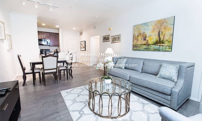 Airport Area House | Executive Suite on Scholarship #19