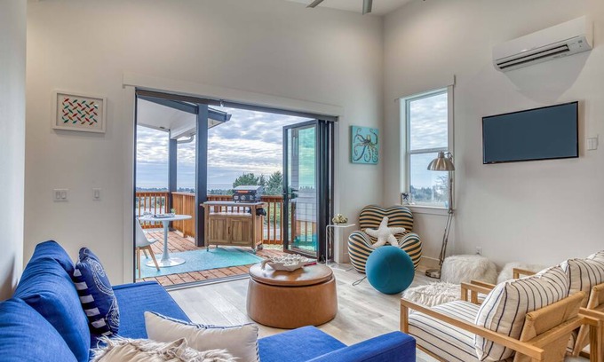 Neskowin House | Ocean Views, NanaWall Glass Doors, Chef’s Kitchen in New Build Above Neskowin!