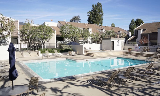 Arcadia House | Master Bedroom/Private Full Bath/Mountain & Pool View