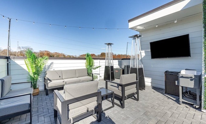 Haynes Area House | Downtown Home w/ New Rooftop Patio + Heaters