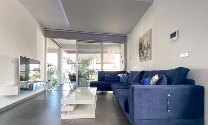Strovolos Apartment | Phaedrus Living: Modern City Flat Strovolos 201