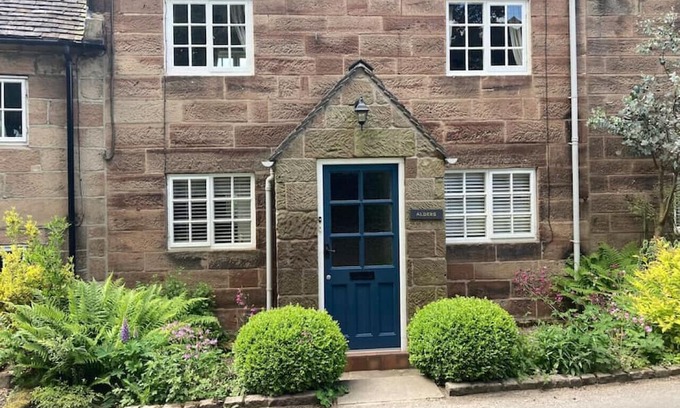 Alton House | Felicity's Cottage - Alton