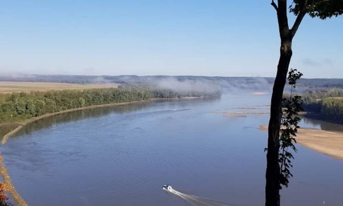 Treloar Bed & Breakfast | Wine Haus: charming cottage with breathtaking views of the Missouri River!!