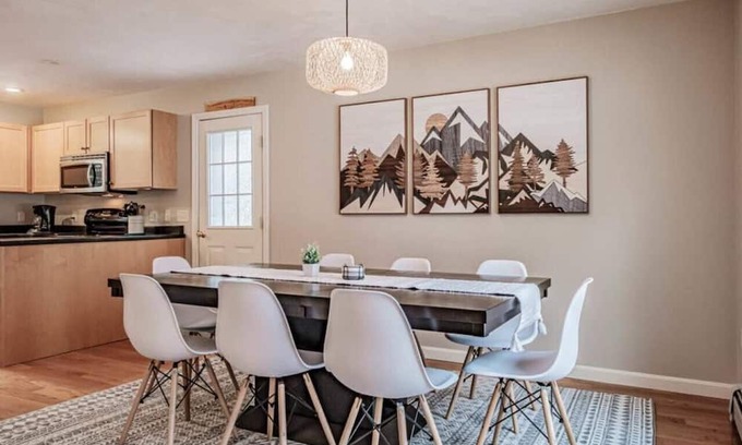 Conway House | Tranquil Paradise: Enchanting 3-Bedroom Brookside