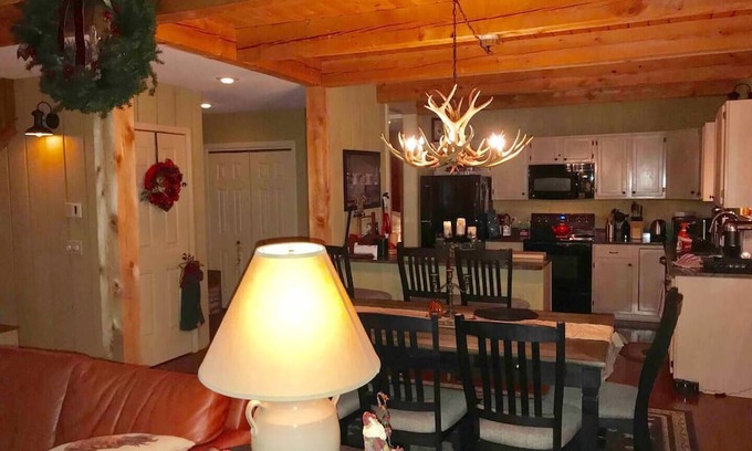 Wilmington Cabin | Cozy Ski Retreat with Haystack Mountain View