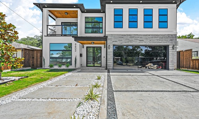 Dallas Villa | StayRoman Dallas Executive Rental