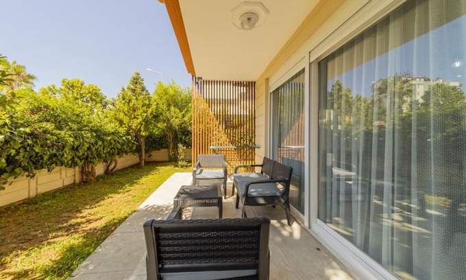 Altnkum Mahallesi Apartment | Cozy Flat w Garden 5 min to Beach in Antalya