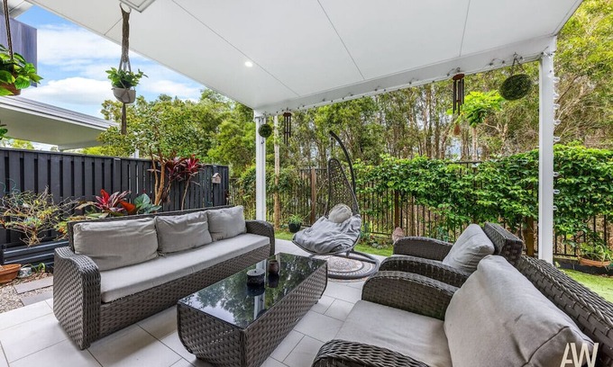Birtinya House | 4 Bedroom Luxury Townhouse