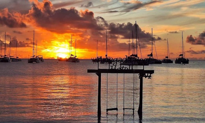 Setting Point Hotel | Anegada Reef Hotel