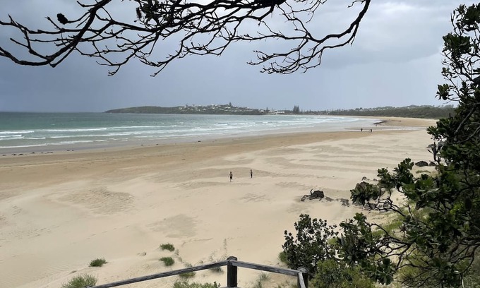 Safety Beach Apartment | 5 minutes walk to pristine beaches. Safety beach is a quiet residential locale.