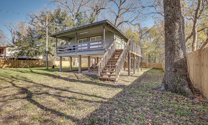 Cleveland House | Dog-Friendly Cleveland Home w/ Deck, Near Fishing!