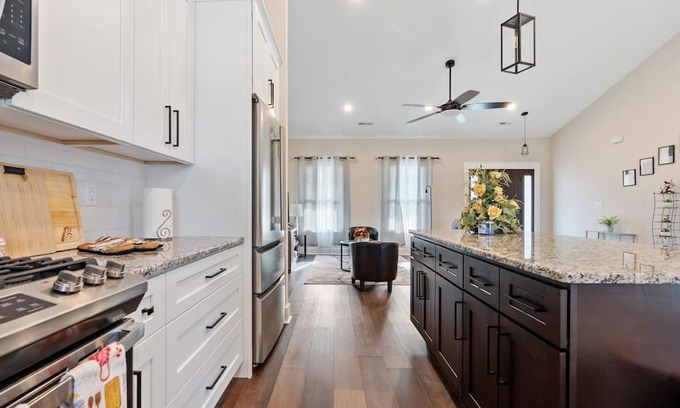 Loris House | New & Cozy Modern Retreat