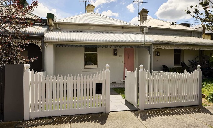Brunswick North House | Homely Cottage in Davies St - Private Garden