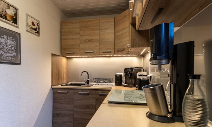 Kaufungen Apartment | Apartment 'Ferienwohnung Haus Am See' with Wi-Fi