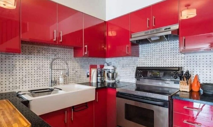 Burnaby House | Lovely 6 bed, 3 bath traditional style home