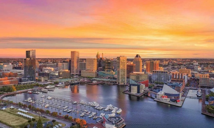 Downtown Baltimore Apartment | Butchers Hotel- Penthouse Suite- Roof top Skyline!
