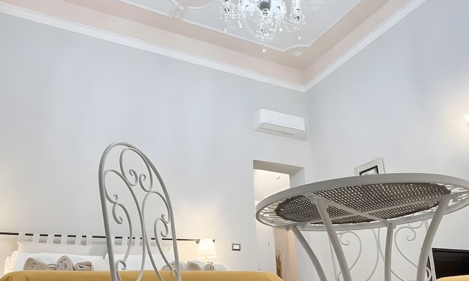 Messina Apartment | Room '1924' with Balcony, Wi-Fi and Air Conditioning