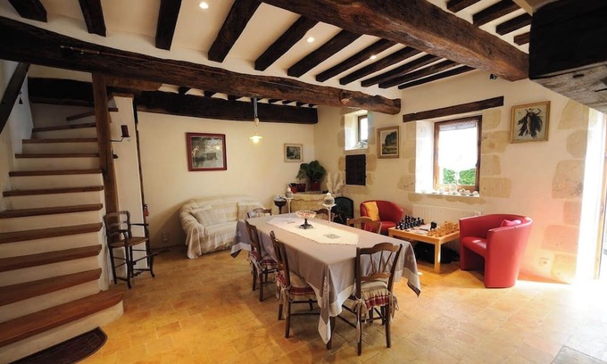 Saint-Germain-des-Grois Bed & Breakfast | Superb percheronne house surrounded by greenery. the fireplace will warm you up.