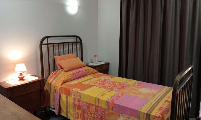 Collingwood Park Villa | All comfort single bedroom in villa, morning coffee, relax, go shopping in Malls
