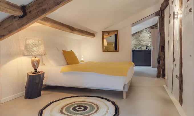 La Bastide-Clairence Bed & Breakfast | Bed and Breakfast 'Etxea' with Mountain View, Wi-Fi and Air Conditioning