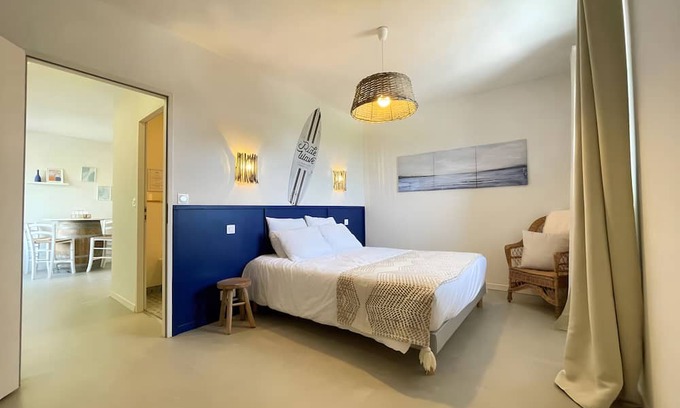 La Bastide-Clairence Bed & Breakfast | Bed and Breakfast 'Maison Perbos 1556 - Itsasoa' with Mountain View, Wi-Fi and Air Conditioning
