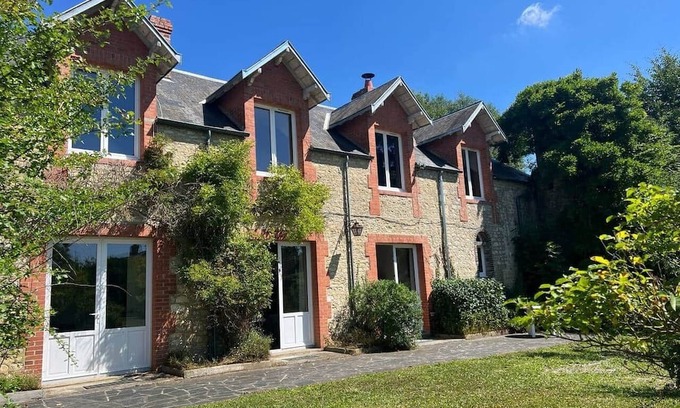 Le Merlerault House | La Maison Louisette: space and calm