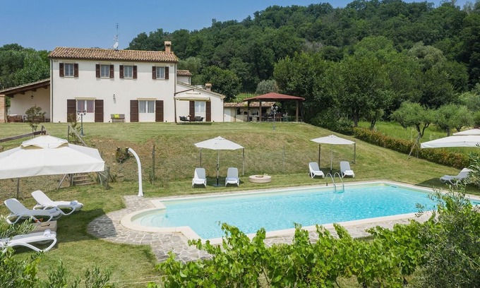 Fratte Rosa Villa | Villa Larissa 11 - Five Bedroom Villa, Sleeps 11