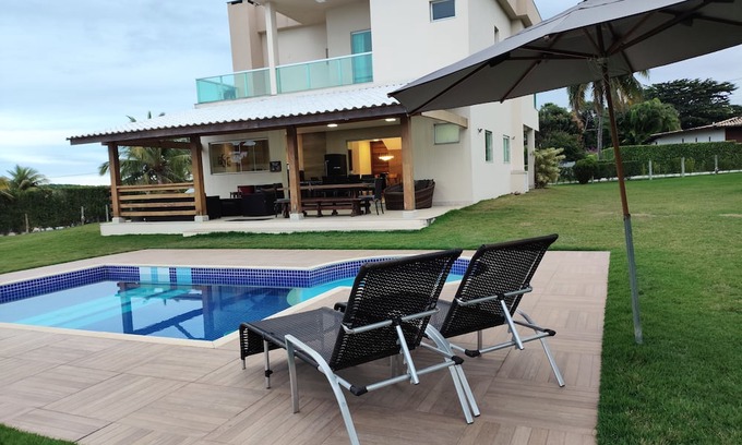 Lameirao House | Family home, swimming pool and soccer field, in a gated community.