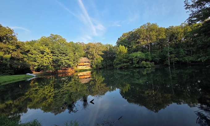 Renault House | In the County a Beautiful 2-bedroom house with its own privet lake