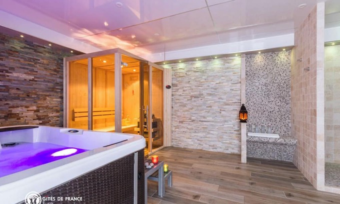 Conteville Cottage | Spacious cottage with spa and swimming pool near Honfleur, Normandy