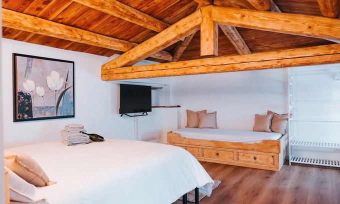 Cison di Valmarino House | Holiday Home 'Rustica E Luminosa' with Wi-Fi and Air Conditioning