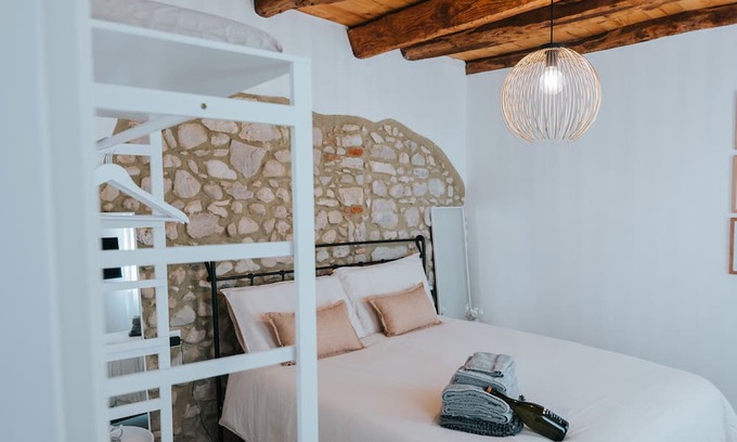 Cison di Valmarino Apartment | Room 'Rustic Charm' with Wi-Fi