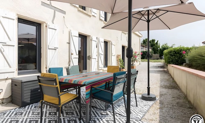 Caraman House | Holiday Home 'Les Echaunes' with Private Terrace, Wi-Fi and Air Conditioning